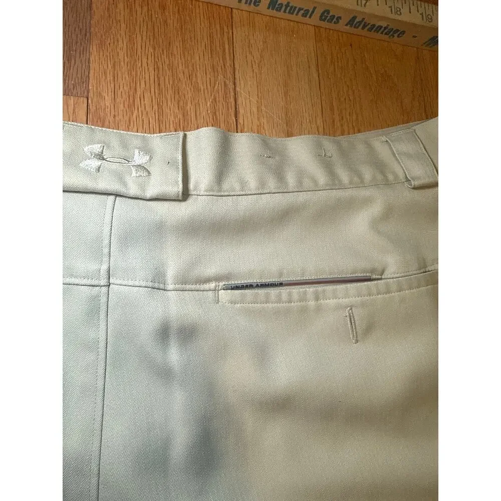 Under Armour Performance Golf Shorts Men’s 34R Khaki Stretch Flat Front VSP0130